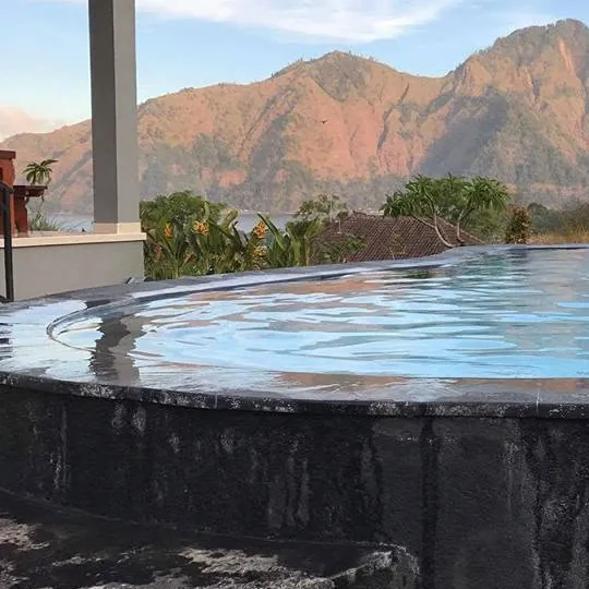The pool edge with the slopes of the caldera behind